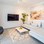 Apartment The Grande: Hillside Retreat With Sea Views And Rooftop Terrace *