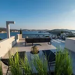 The Grande: Hillside Retreat With Sea Views And Rooftop Terrace Rogoznica (Sibenik-Knin)