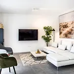 Apartment The Grande: Hillside Retreat With Sea Views And Rooftop Terrace *