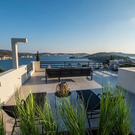 The Grande: Hillside Retreat With Sea Views And Rooftop Terrace Rogoznica (Sibenik-Knin)