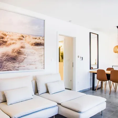 The Grande - Huge Terrace - Amazing Sea Views - Tastefully Furnished - Access To Rooftop Terrace And Gym - Hillside * Rogoznica