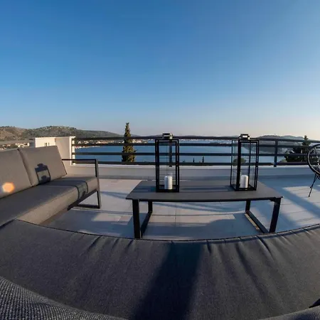 The Grande: Hillside Retreat With Sea Views And Rooftop Terrace