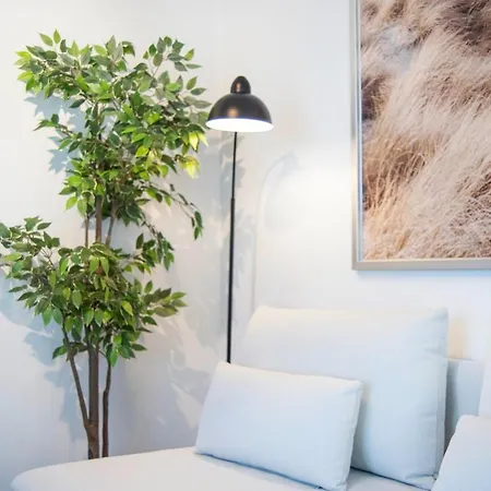 The Grande - Huge Terrace - Amazing Sea Views - Tastefully Furnished - Access To Rooftop Terrace And Gym - Hillside