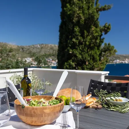 The Grande - Huge Terrace - Amazing Sea Views - Tastefully Furnished - Access To Rooftop Terrace And Gym - Hillside