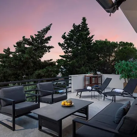 The Grande: Hillside Retreat With Sea Views And Rooftop Terrace