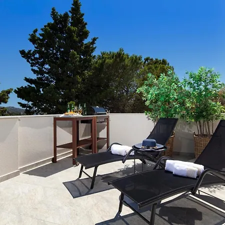 The Grande - Huge Terrace - Amazing Sea Views - Tastefully Furnished - Access To Rooftop Terrace And Gym - Hillside Apartman Rogoznica