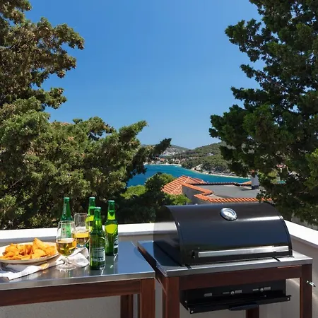 Apartment The Grande: Hillside Retreat With Sea Views And Rooftop Terrace