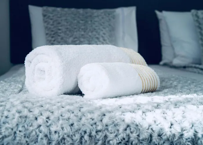 The Grande - Huge Terrace - Amazing Sea Views - Tastefully Furnished - Access To Rooftop Terrace And Gym - Hillside *