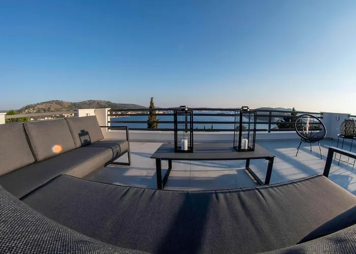 The Grande - Huge Terrace - Amazing Sea Views - Tastefully Furnished - Access To Rooftop Terrace And Gym - Hillside