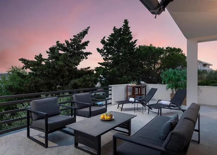 The Grande - Huge Terrace - Amazing Sea Views - Tastefully Furnished - Access To Rooftop Terrace And Gym - Hillside